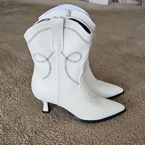 Women's White Western Ankle Boots Size 10 - Picture 3 of 6